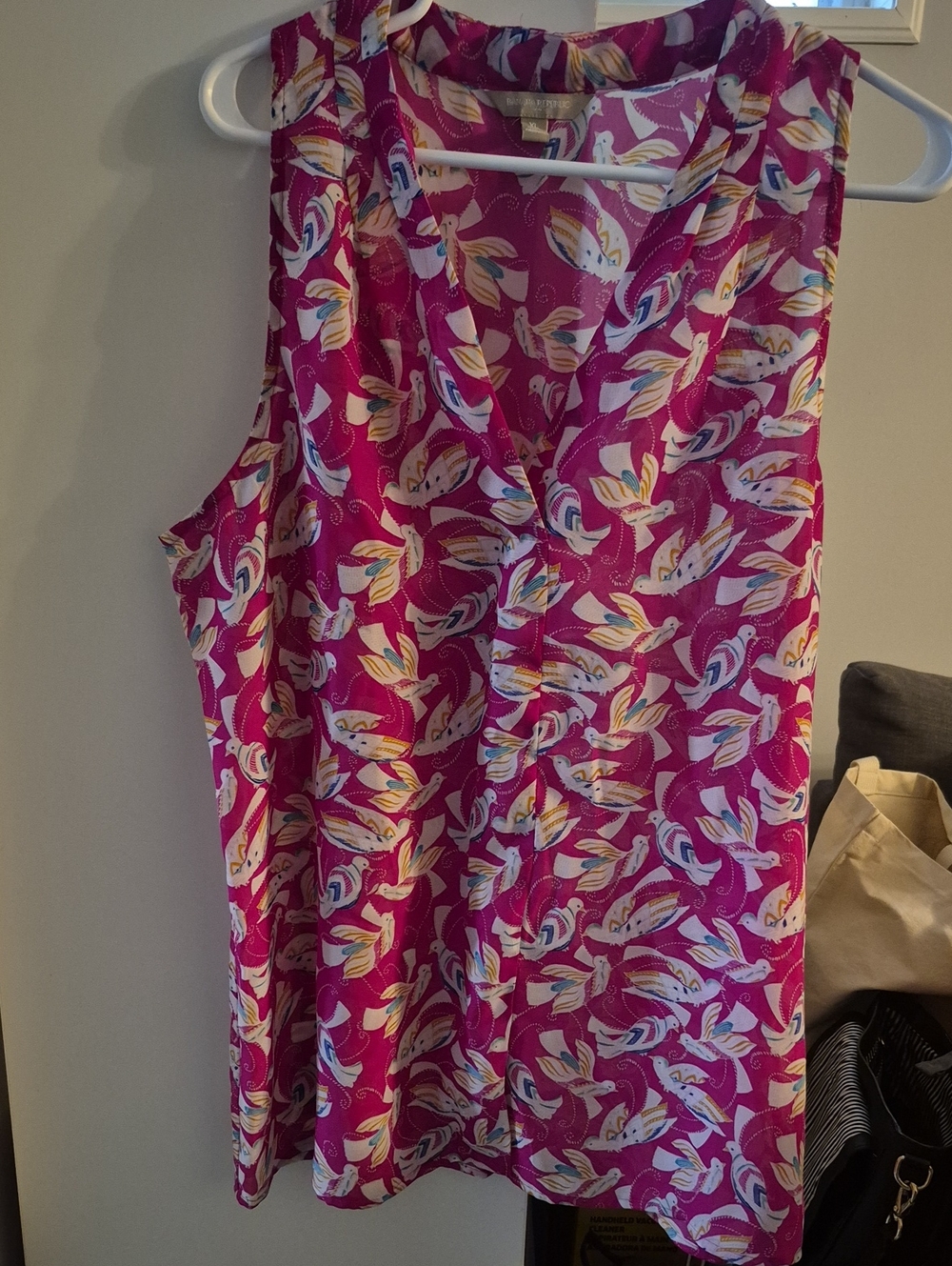 Banana Republic Fuchsia Bird-Print Sleeveless V-Neck Camisole